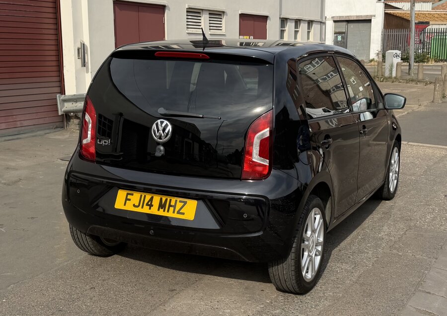 2014 Volkswagen UP photo 12