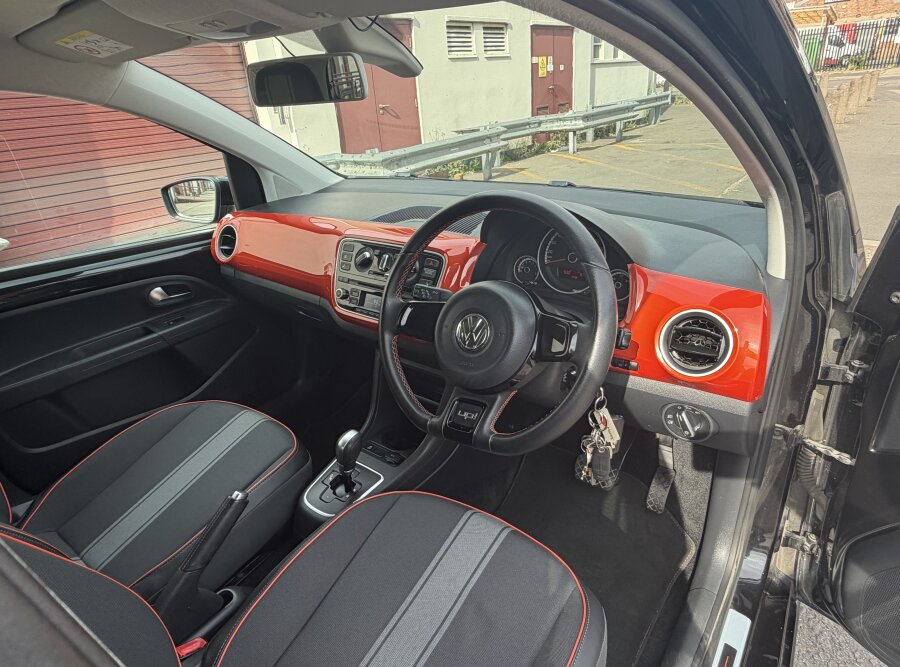 2014 Volkswagen UP photo 6