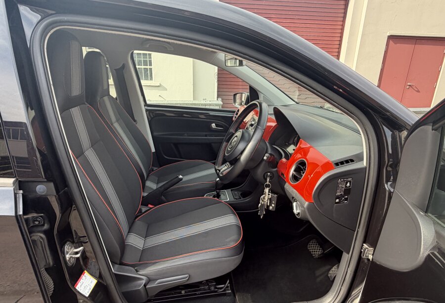 2014 Volkswagen UP photo 8