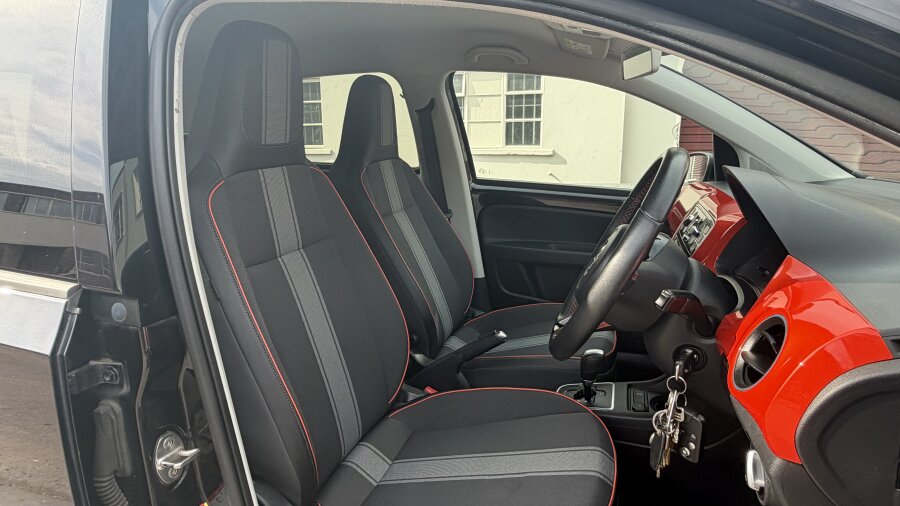 2014 Volkswagen UP photo 9