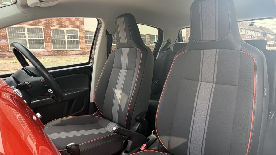 2014 Volkswagen UP photo 11