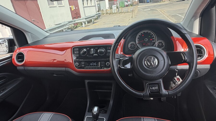 2014 Volkswagen UP photo 7