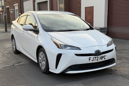 Toyota Prius photo 2