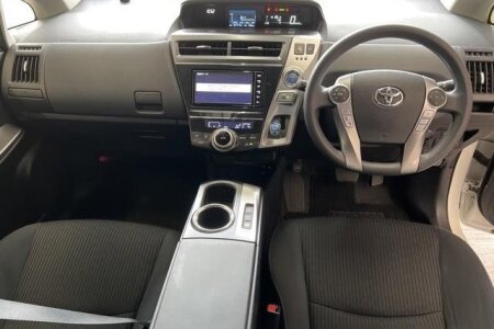 2020 Toyota Prius Alpha photo 5