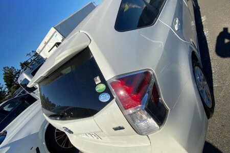 2020 Toyota Prius Alpha photo 10