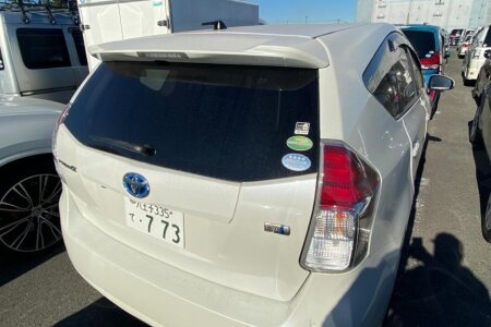 2020 Toyota Prius Alpha photo 11