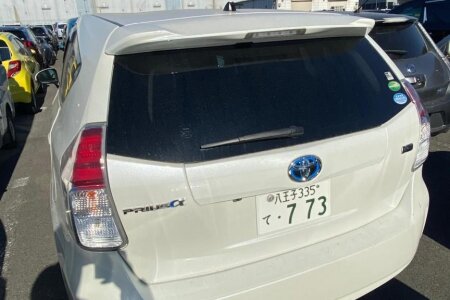 2020 Toyota Prius Alpha photo 12
