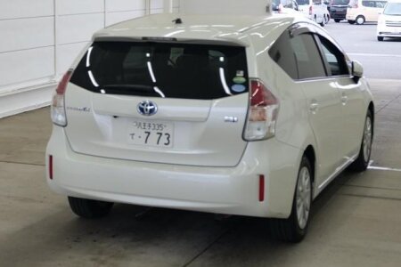 2020 Toyota Prius Alpha photo 14