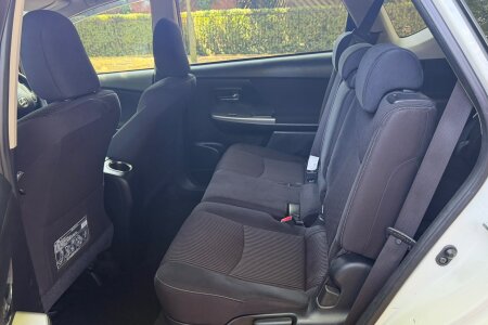 2020 Toyota Prius Alpha photo 14