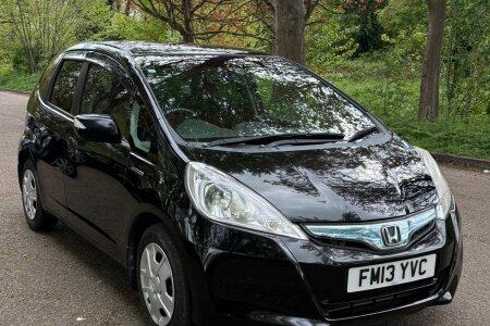 Honda FIT HYBRID photo 2