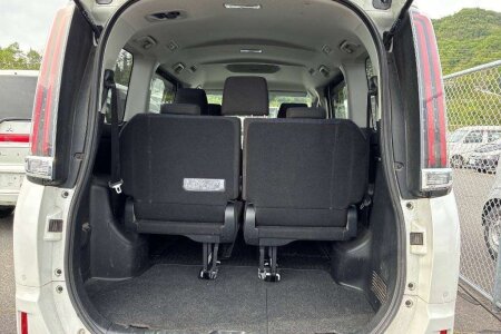 2020 Toyota Noah photo 6