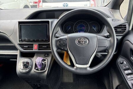 2020 Toyota Noah photo 3