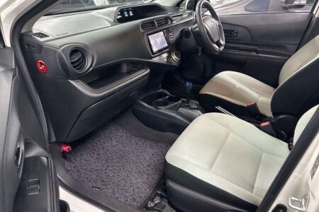 2016 Toyota Aqua photo 9