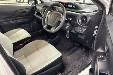 2016 Toyota Aqua photo 8