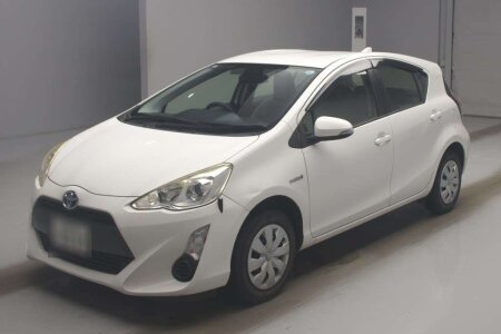 Toyota Aqua photo 2