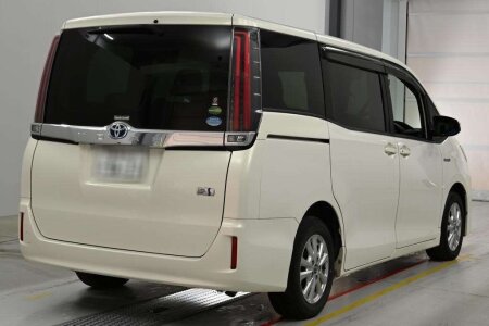 2018 Toyota Noah photo 3
