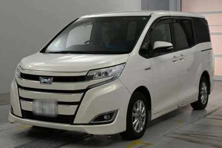 Toyota Noah photo 2