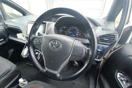 2018 Toyota Noah photo 13