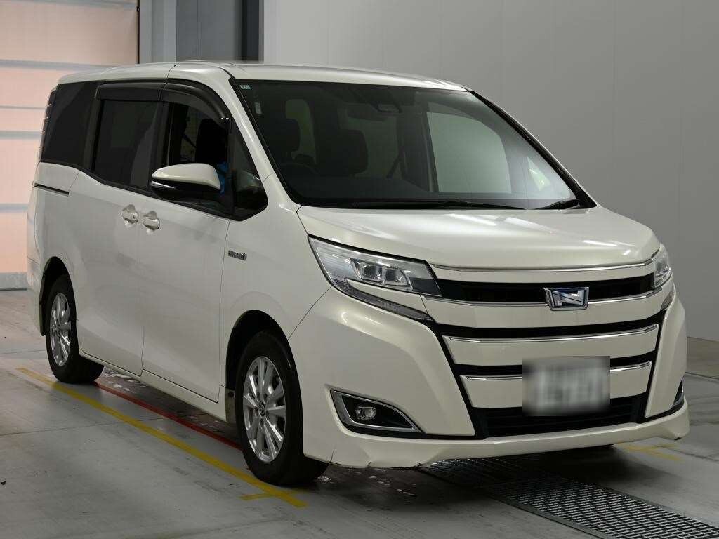 2018 Toyota Noah G Grade 7 Seats Twin Sliding Doors for sale at Japan Car Importers