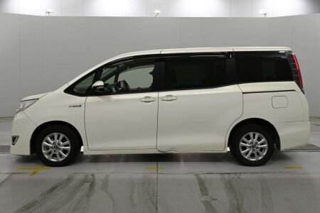 2018 Toyota Noah photo 5