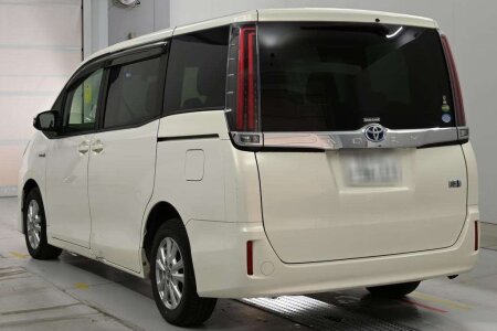 2018 Toyota Noah photo 6