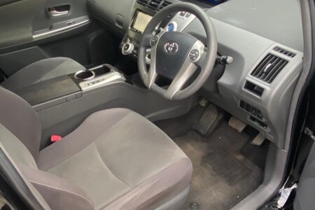 2014 Toyota Prius Alpha photo 4