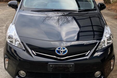 Toyota Prius Alpha photo 2