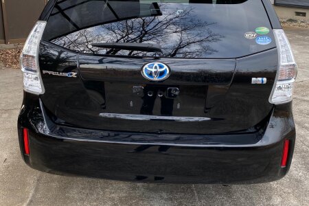 2014 Toyota Prius Alpha photo 10