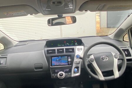 2014 Toyota Prius Alpha photo 5