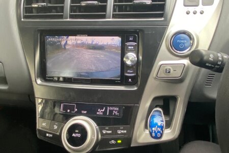 2014 Toyota Prius Alpha photo 6