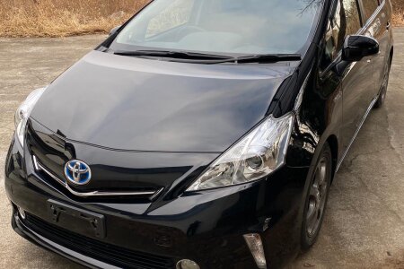 2014 Toyota Prius Alpha photo 3