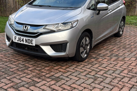Honda Fit Hybrid photo 2