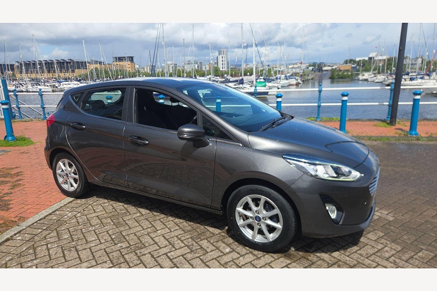 Ford Fiesta photo 2