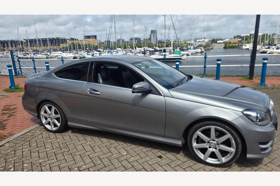 Mercedes-Benz C Class photo 2