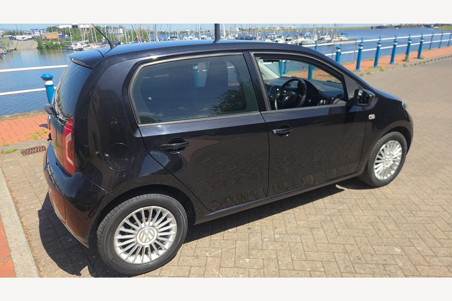 2013 Volkswagen up! photo 12
