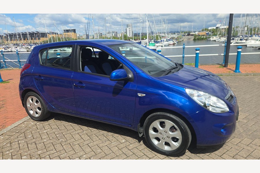 Hyundai i20 photo 2