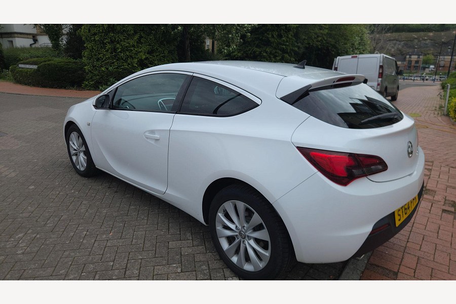 2014 Vauxhall Astra GTC photo 6