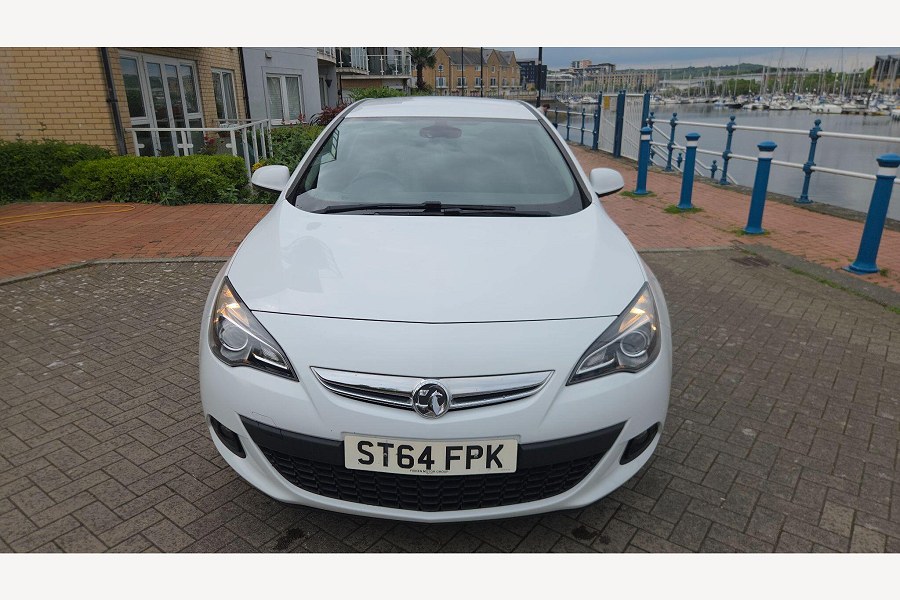 2014 Vauxhall Astra GTC photo 3