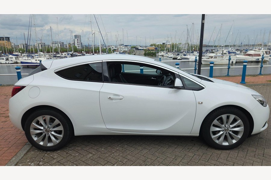 2014 Vauxhall Astra GTC photo 10