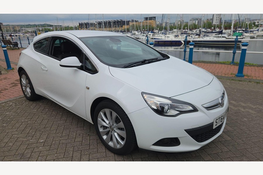 Vauxhall Astra GTC photo 2