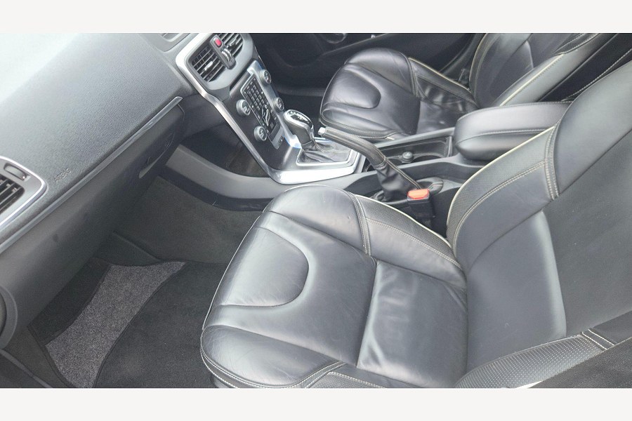 2016 Volvo V40 photo 13