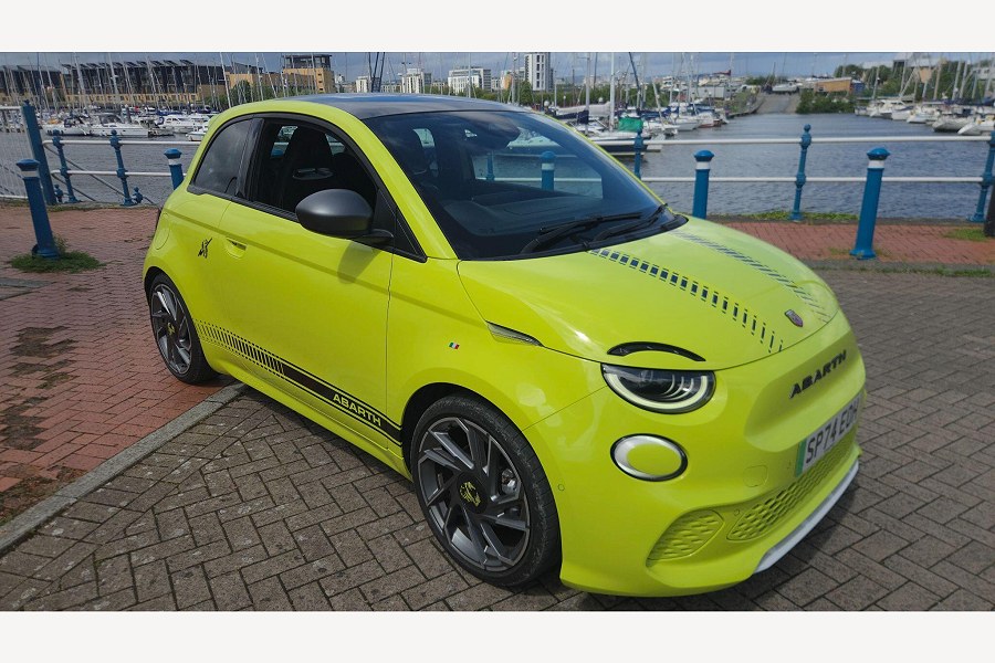 2024 Abarth 500e photo 5