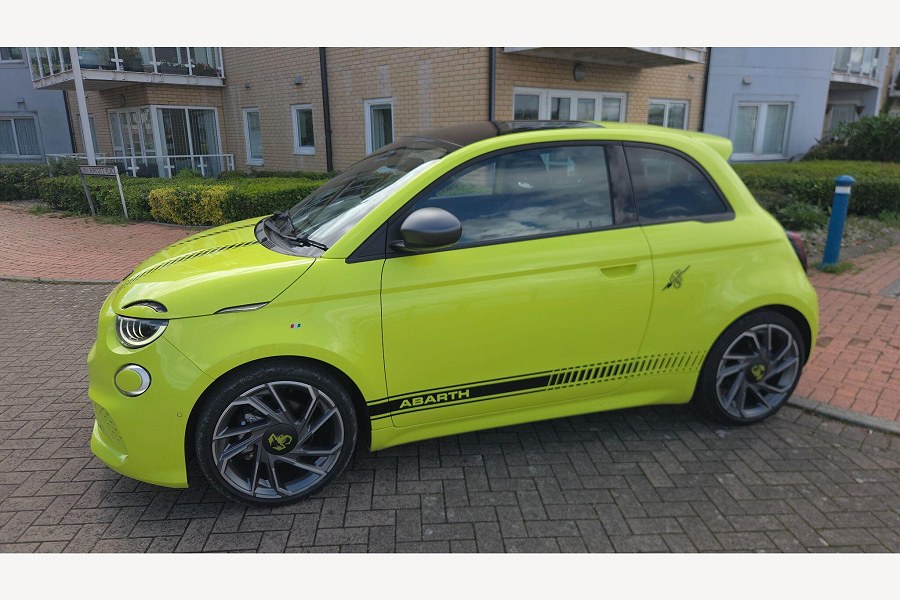2024 Abarth 500e photo 10