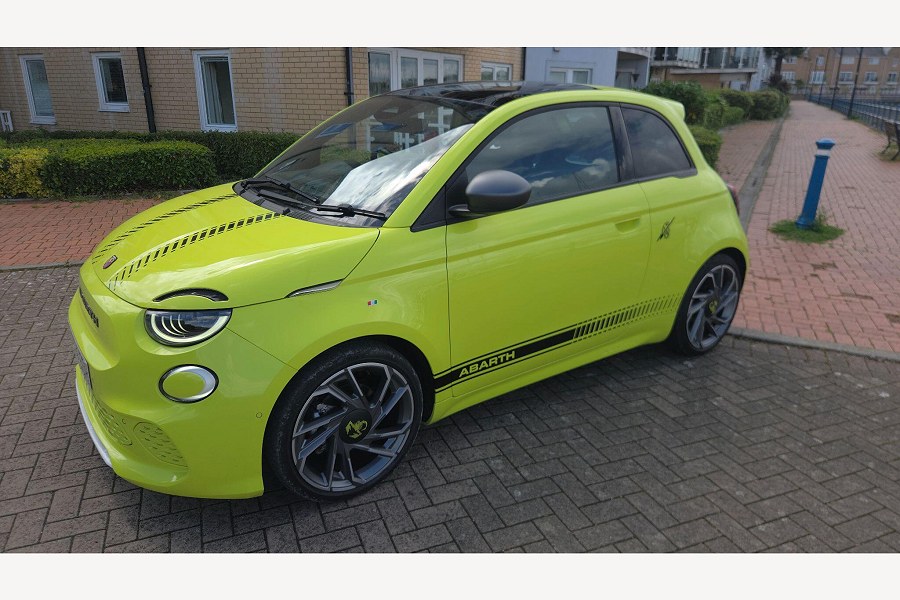 2024 Abarth 500e photo 11