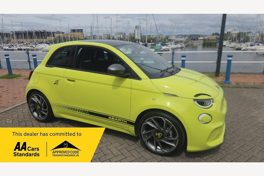 2024 Abarth 500e photo 1