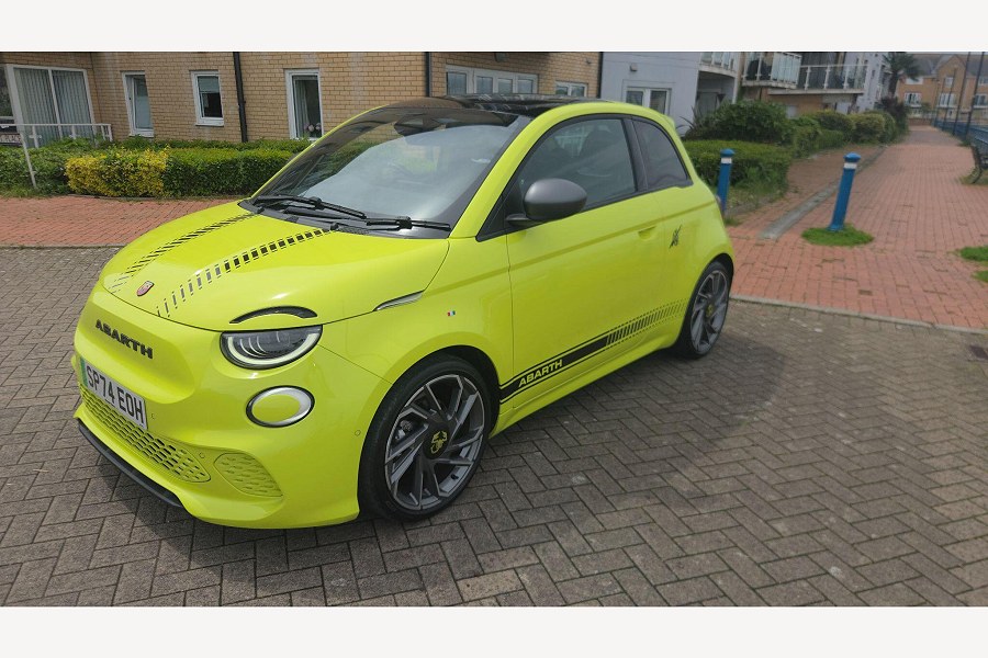2024 Abarth 500e photo 8