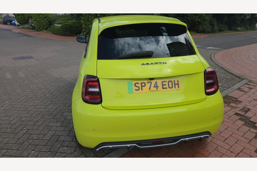 2024 Abarth 500e photo 12
