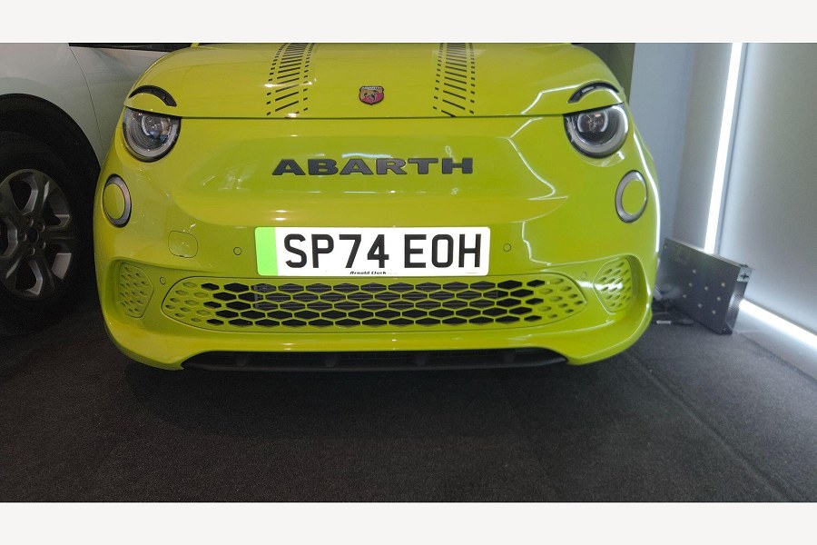 Abarth 500e photo 2