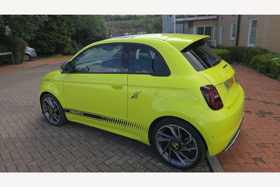 2024 Abarth 500e photo 14