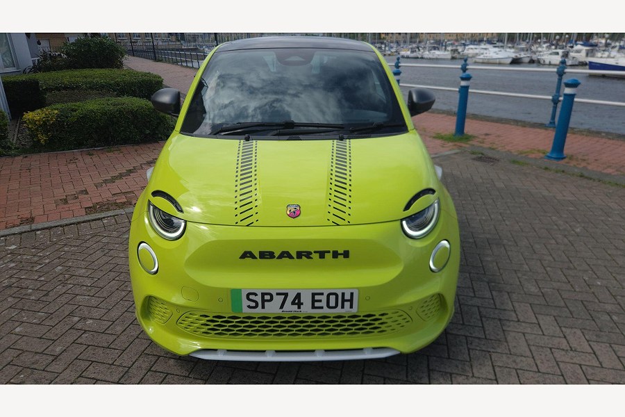 2024 Abarth 500e photo 7